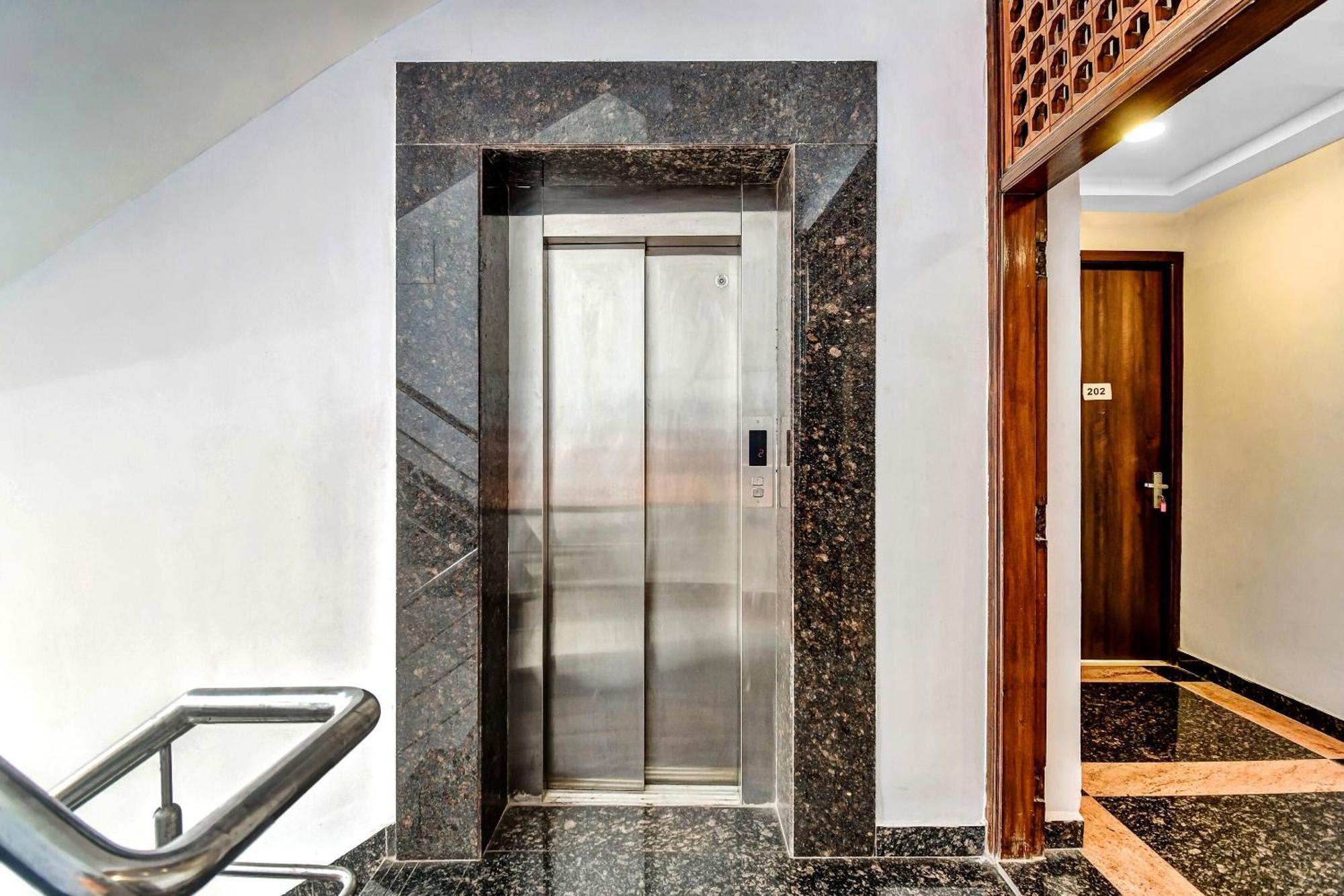 Super Townhouse All In One Калькутта Экстерьер фото