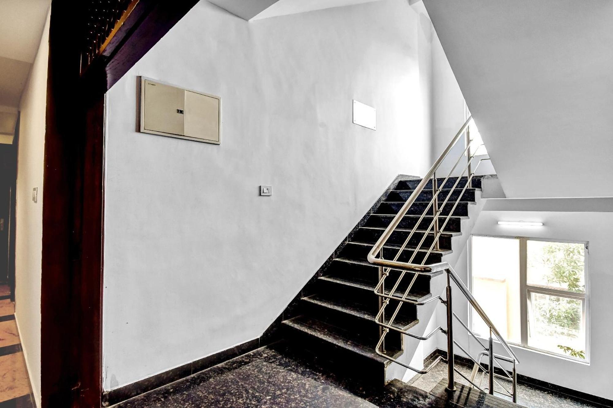 Super Townhouse All In One Калькутта Экстерьер фото